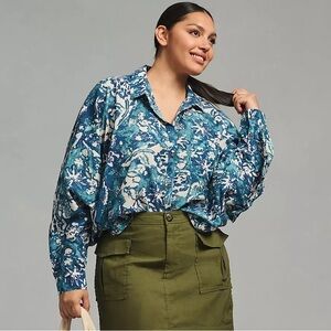 Pilcro Batwing Blouse Blue White Sz Med Ruffle Floral Abstract Vacation Hawaiian